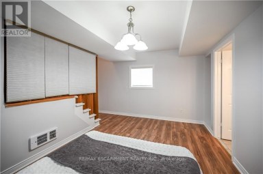LOWER - 296 WINTERBERRY DRIVE Hamilton (Stoney Creek) Ontario photo 18
