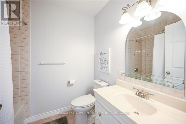 LOWER - 296 WINTERBERRY DRIVE, Hamilton (Stoney Creek), Ontario, L8J2N5