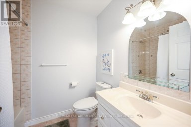 LOWER - 296 WINTERBERRY DRIVE Hamilton (Stoney Creek) Ontario photo 20