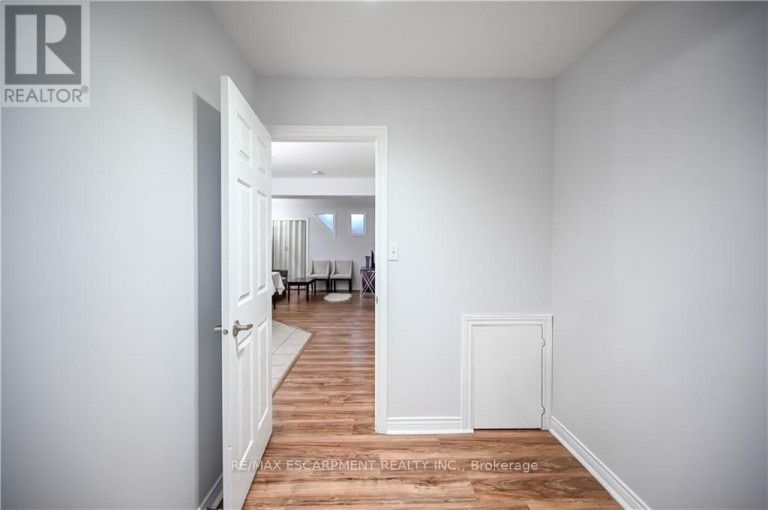 LOWER - 296 WINTERBERRY DRIVE, Hamilton (Stoney Creek), Ontario, L8J2N5