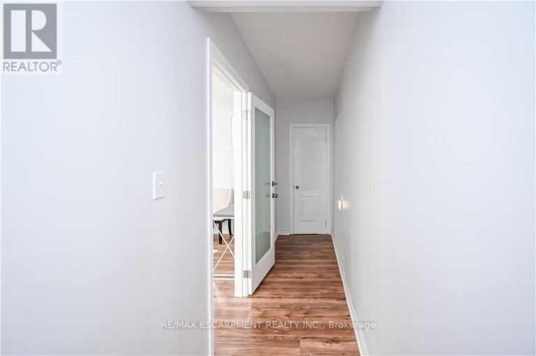 LOWER - 296 WINTERBERRY DRIVE, Hamilton (Stoney Creek), Ontario, L8J2N5