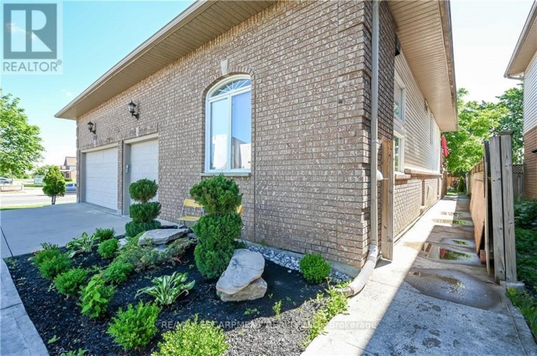 LOWER - 296 WINTERBERRY DRIVE, Hamilton (Stoney Creek), Ontario, L8J2N5