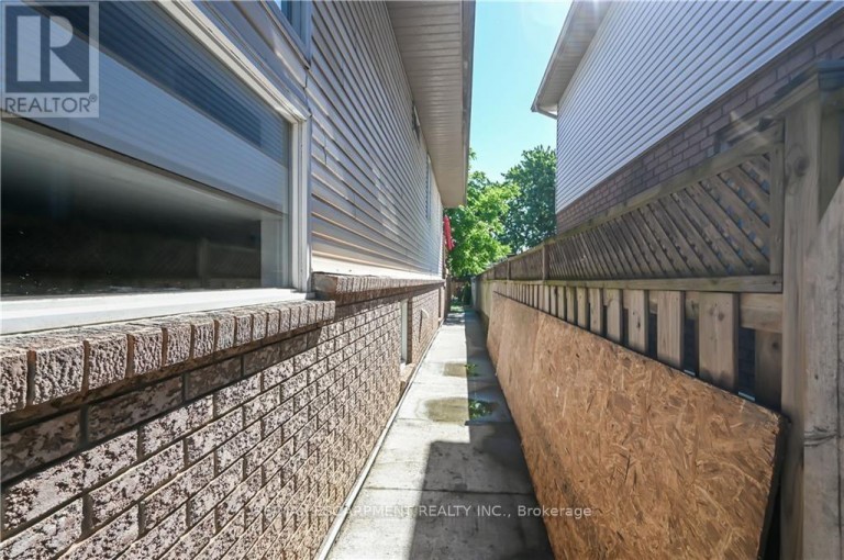LOWER - 296 WINTERBERRY DRIVE, Hamilton (Stoney Creek), Ontario, L8J2N5