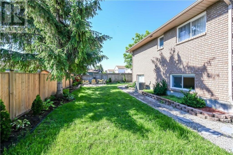 LOWER - 296 WINTERBERRY DRIVE, Hamilton (Stoney Creek), Ontario, L8J2N5