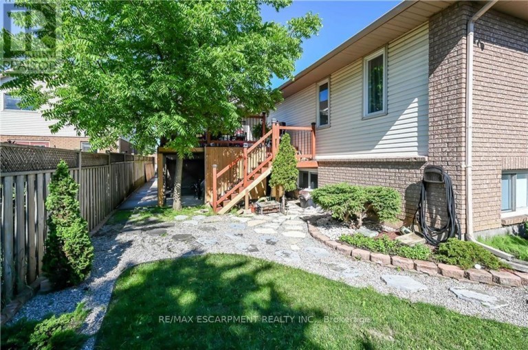LOWER - 296 WINTERBERRY DRIVE, Hamilton (Stoney Creek), Ontario, L8J2N5