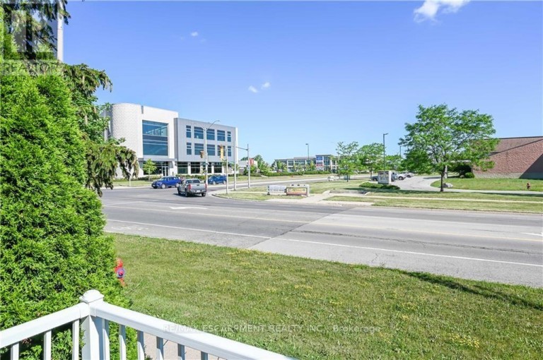 LOWER - 296 WINTERBERRY DRIVE, Hamilton (Stoney Creek), Ontario, L8J2N5