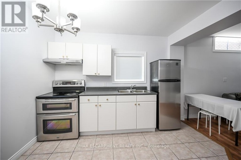 LOWER - 296 WINTERBERRY DRIVE, Hamilton (Stoney Creek), Ontario, L8J2N5