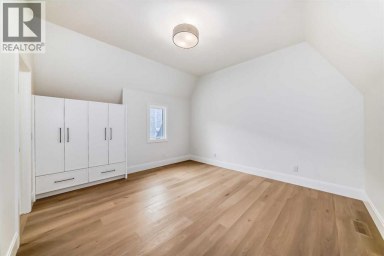 2034 52 Avenue SW Calgary Alberta photo 24