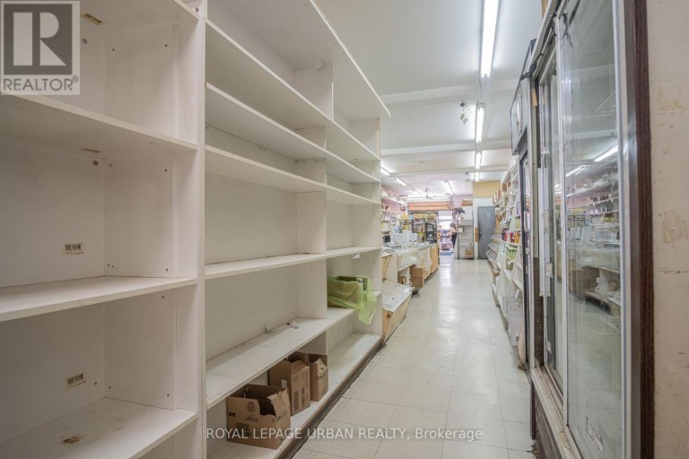638 DANFORTH AVENUE, Toronto (Playter Estates-Danforth), Ontario, M4K1R3