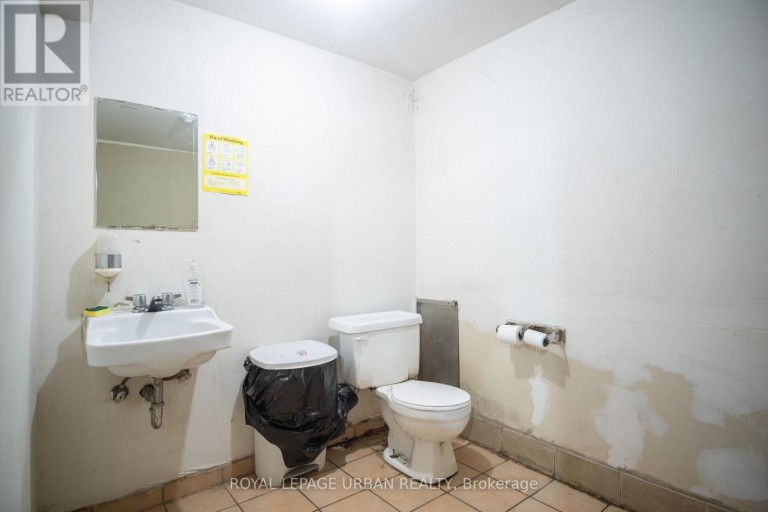 638 DANFORTH AVENUE, Toronto (Playter Estates-Danforth), Ontario, M4K1R3