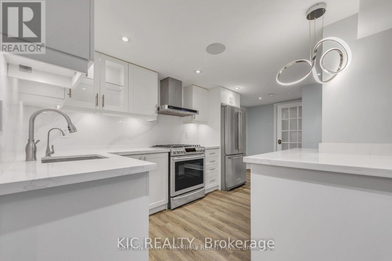 108 CARDINAL CRESCENT, Newmarket (Bristol-London), Ontario, L3Y5Y6