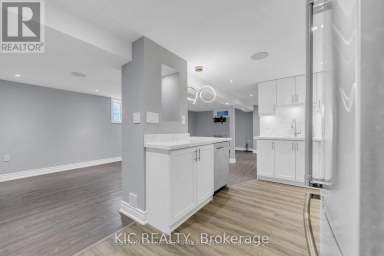 108 CARDINAL CRESCENT Newmarket (Bristol-London) Ontario photo 8