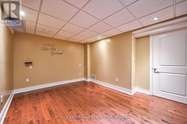 104 CABINET CRESCENT Vaughan (West Woodbridge) Ontario photo 7