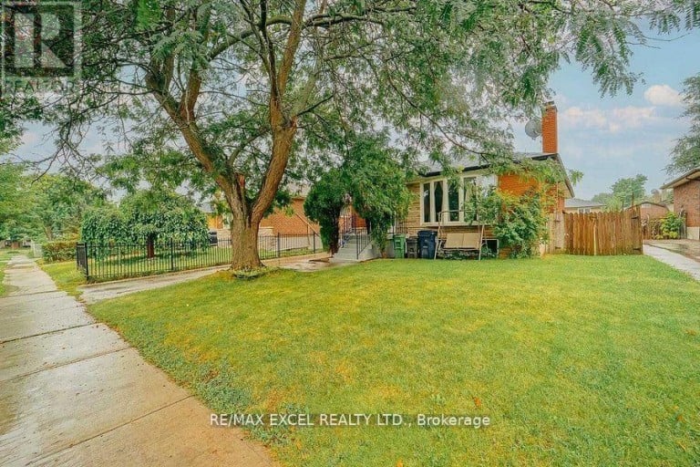 MAIN - 22 GANDER DRIVE, Toronto (Woburn), Ontario, M1G2W1