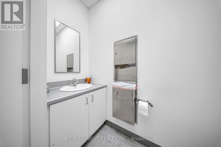 1 - 1 VICTORIA STREET S, Kitchener, Ontario, N2G0B5