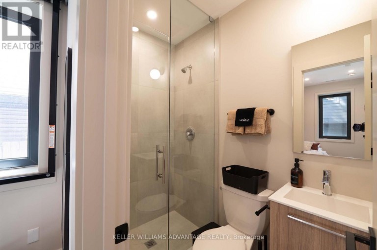 3 - 23 ROSS STREET, Toronto (Kensington-Chinatown), Ontario, M5T1Z8