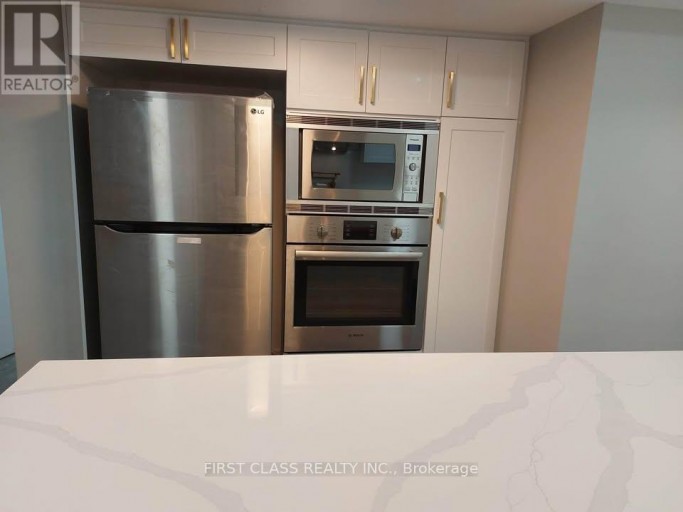 15 DONALD POWELL CRESCENT, Clarington (Newcastle), Ontario, L1B0K8