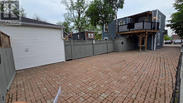 10 CENTRE STREET, Markham (Old Markham Village), Ontario, L3P2N8
