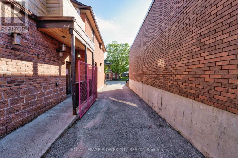 49 MARY STREET, Barrie (City Centre), Ontario, L4N1T2