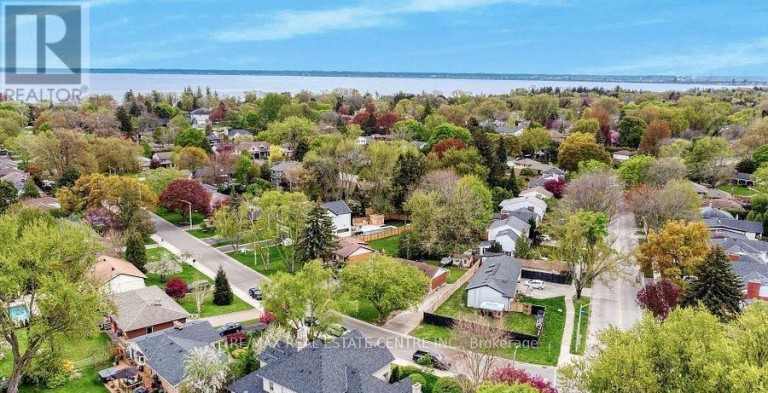 314 STRATHCONA DRIVE, Burlington (Shoreacres), Ontario, L7L2E1