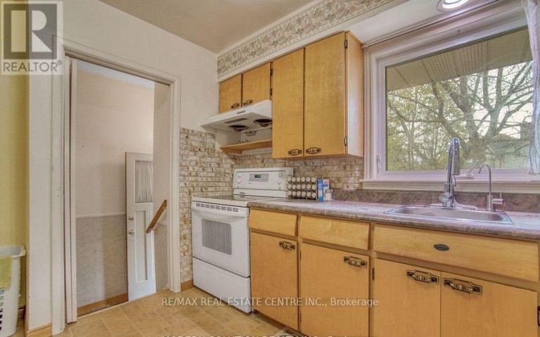 314 STRATHCONA DRIVE, Burlington (Shoreacres), Ontario, L7L2E1