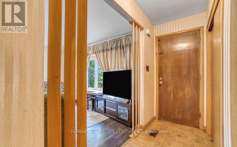 314 STRATHCONA DRIVE, Burlington (Shoreacres), Ontario, L7L2E1