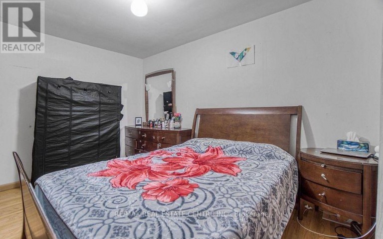 314 STRATHCONA DRIVE, Burlington (Shoreacres), Ontario, L7L2E1