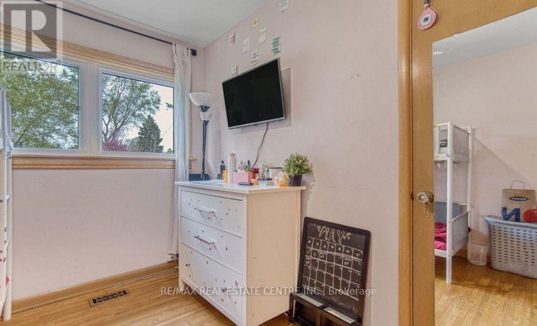 314 STRATHCONA DRIVE, Burlington (Shoreacres), Ontario, L7L2E1