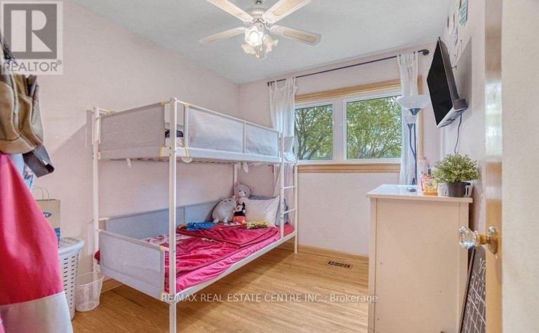 314 STRATHCONA DRIVE, Burlington (Shoreacres), Ontario, L7L2E1
