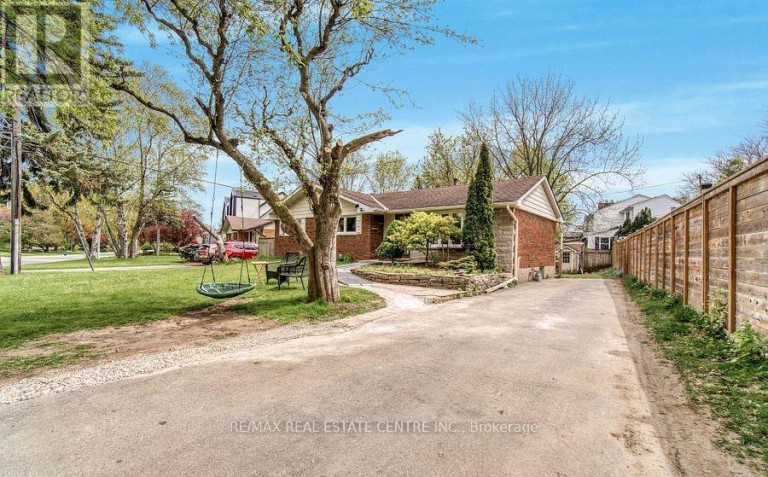 314 STRATHCONA DRIVE, Burlington (Shoreacres), Ontario, L7L2E1