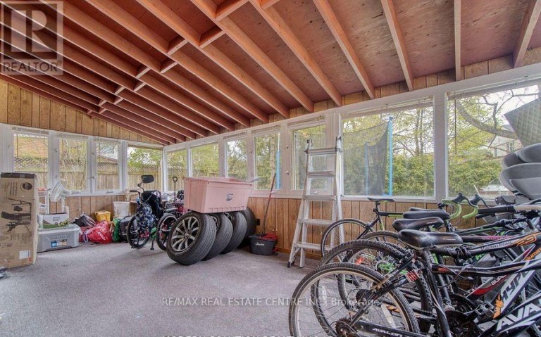 314 STRATHCONA DRIVE, Burlington (Shoreacres), Ontario, L7L2E1