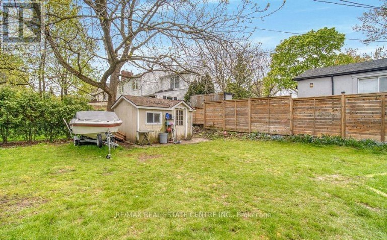 314 STRATHCONA DRIVE, Burlington (Shoreacres), Ontario, L7L2E1