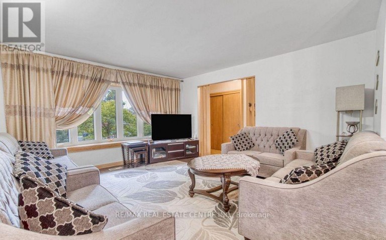 314 STRATHCONA DRIVE, Burlington (Shoreacres), Ontario, L7L2E1