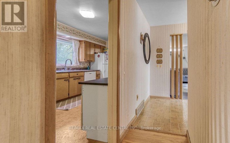 314 STRATHCONA DRIVE, Burlington (Shoreacres), Ontario, L7L2E1