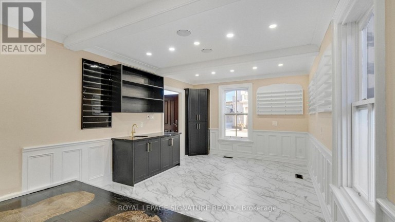 140 TRAFALGAR ROAD, Oakville (OO Old Oakville), Ontario, L6J3G5