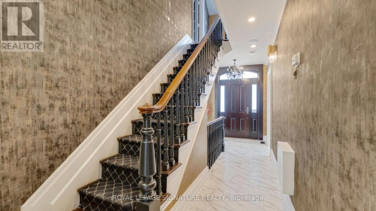 140 TRAFALGAR ROAD, Oakville (OO Old Oakville), Ontario, L6J3G5