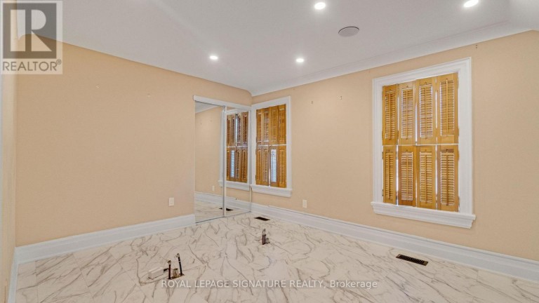 140 TRAFALGAR ROAD, Oakville (OO Old Oakville), Ontario, L6J3G5