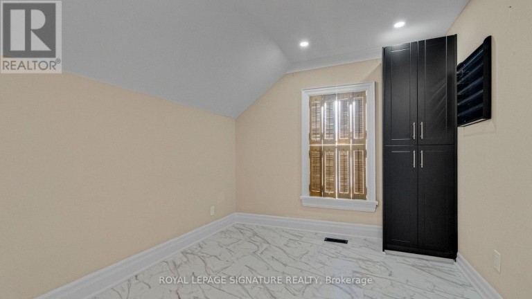 140 TRAFALGAR ROAD, Oakville (OO Old Oakville), Ontario, L6J3G5