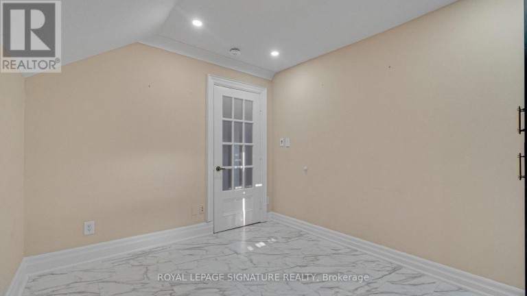 140 TRAFALGAR ROAD, Oakville (OO Old Oakville), Ontario, L6J3G5
