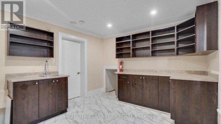 140 TRAFALGAR ROAD, Oakville (OO Old Oakville), Ontario, L6J3G5