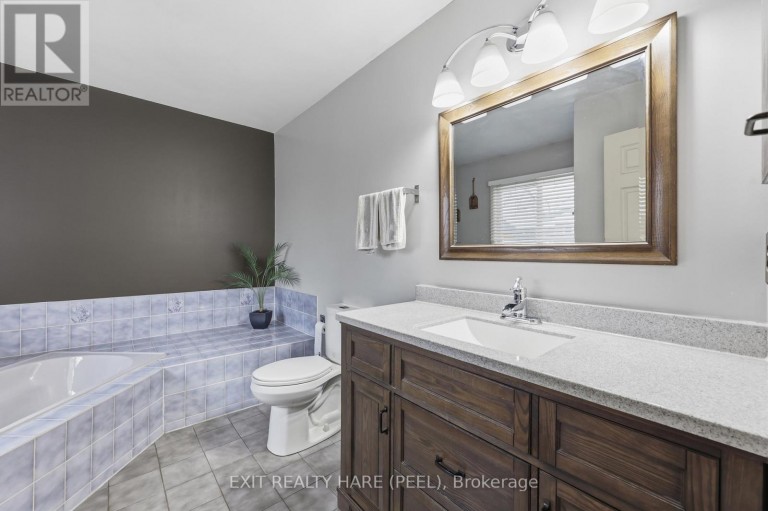 77 LORD SIMCOE DRIVE, Brampton (Westgate), Ontario, L6S5H1