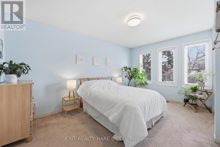 77 LORD SIMCOE DRIVE, Brampton (Westgate), Ontario, L6S5H1