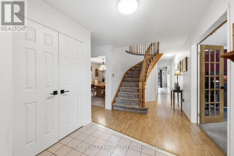 77 LORD SIMCOE DRIVE, Brampton (Westgate), Ontario, L6S5H1