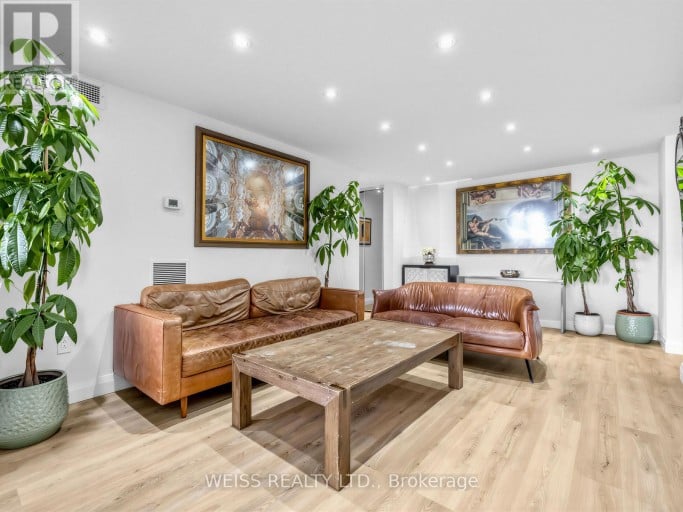1405 - 150 NEPTUNE DRIVE, Toronto (Englemount-Lawrence), Ontario, M6A2Y9