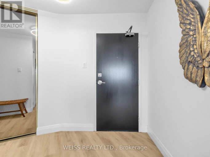 1405 - 150 NEPTUNE DRIVE, Toronto (Englemount-Lawrence), Ontario, M6A2Y9
