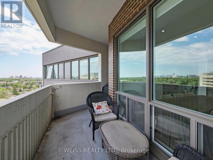 1405 - 150 NEPTUNE DRIVE, Toronto (Englemount-Lawrence), Ontario, M6A2Y9