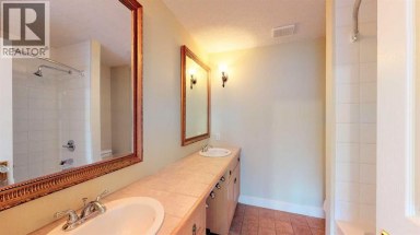 215 10 Avenue NE Calgary Alberta photo 15