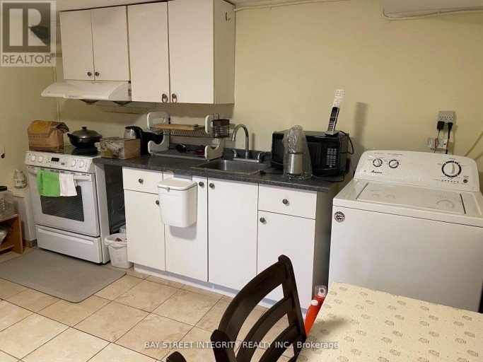 BSMT - 112 COMBERMERE DRIVE, Toronto (Parkwoods-Donalda), Ontario, M3A2W8