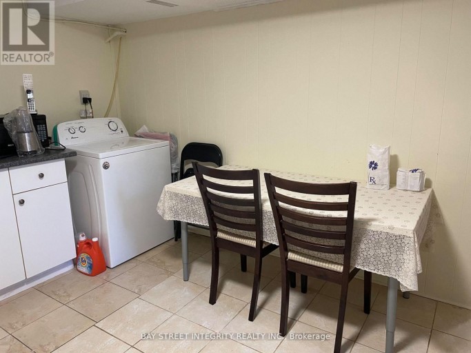 BSMT - 112 COMBERMERE DRIVE, Toronto (Parkwoods-Donalda), Ontario, M3A2W8