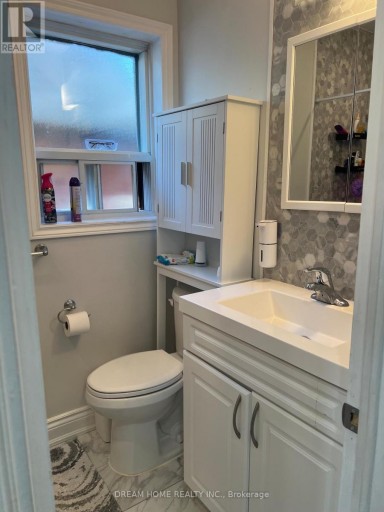 UPPER - 376 BLACKTHORN AVENUE, Toronto (Keelesdale-Eglinton West), Ontario, M6M3B9